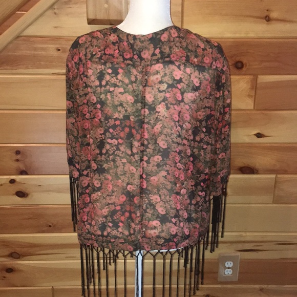 Gorgeous floral wrap jacket - Picture 3 of 5